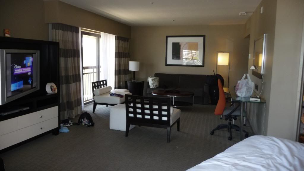 Contemporary Garden wing deluxe room pictures and mini review. The